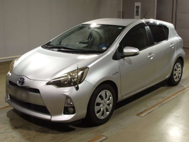 TOYOTA AQUA 2013