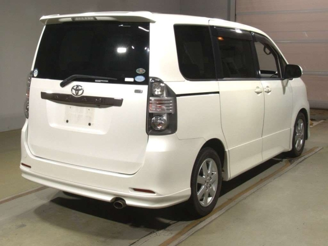 TOYOTA NOAH 2008