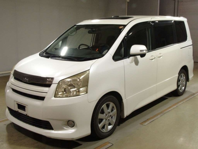 TOYOTA NOAH 2008