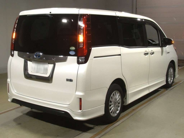 TOYOTA NOAH 2017