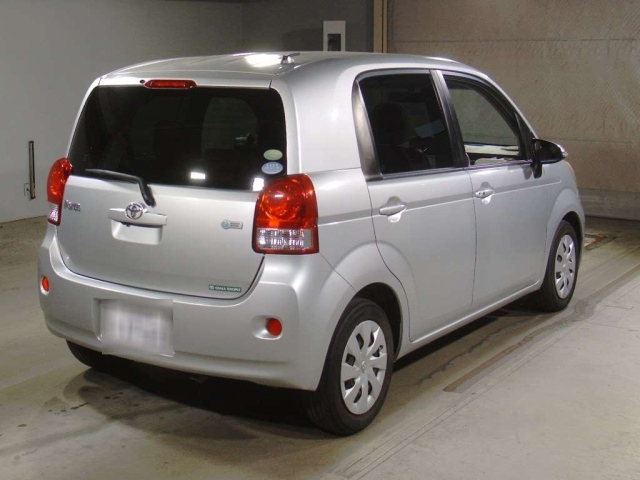 TOYOTA PORTE 2013