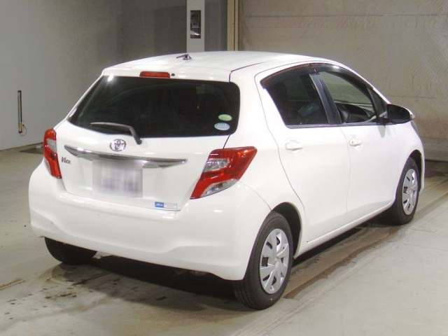 TOYOTA VITZ 2015