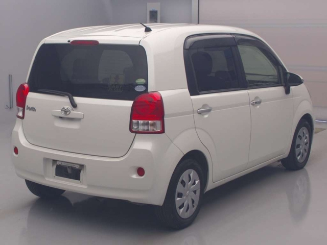 TOYOTA PORTE 2012