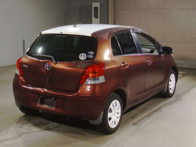 TOYOTA VITZ 2010