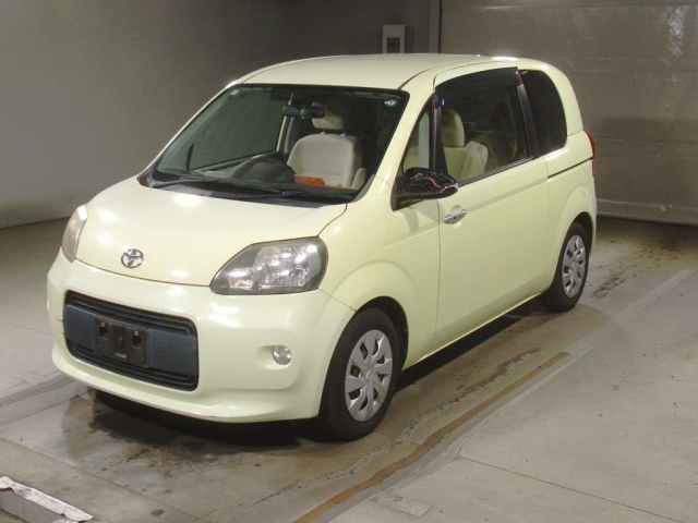 TOYOTA PORTE 2013