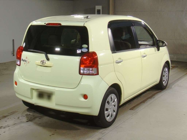 TOYOTA PORTE 2013