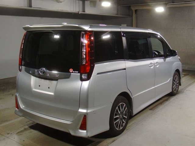 TOYOTA NOAH 2016