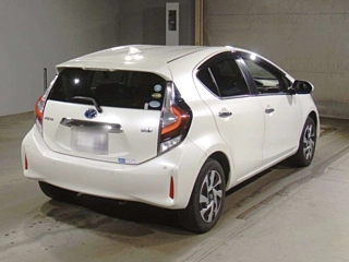 TOYOTA AQUA 2021