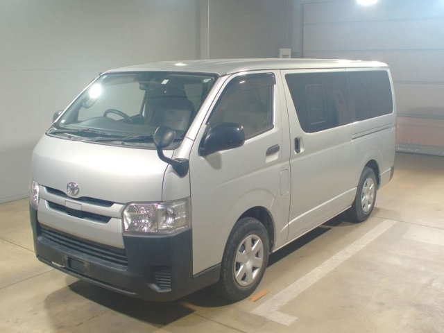 TOYOTA HIACE VAN 2020