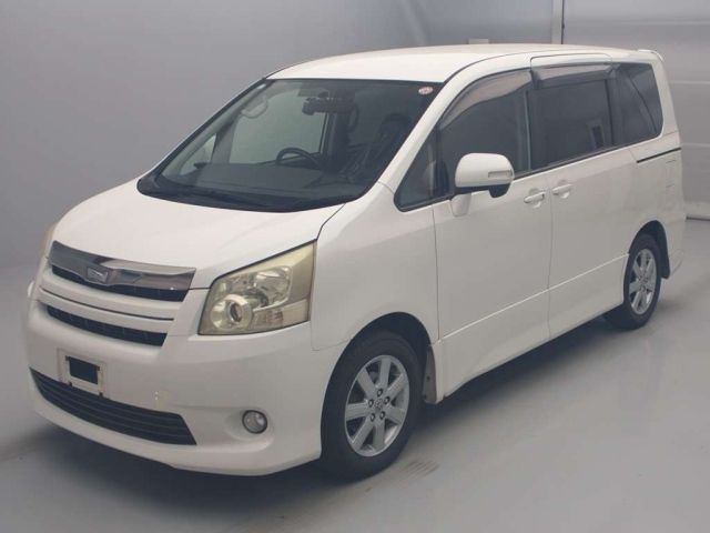 TOYOTA NOAH 2008