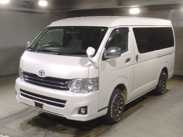 TOYOTA HIACE 2013
