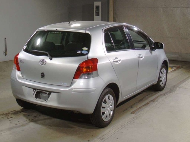 TOYOTA VITZ 2010