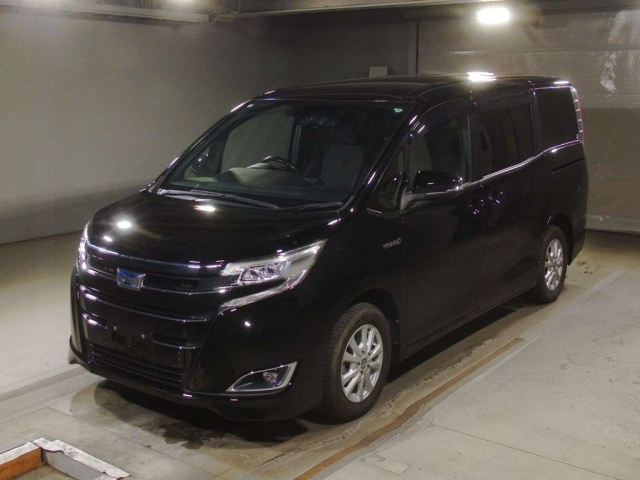 TOYOTA NOAH 2018