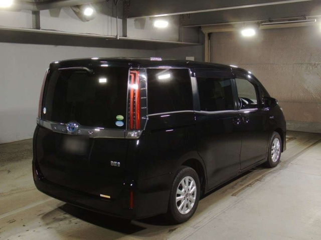 TOYOTA NOAH 2018