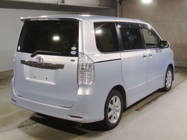 TOYOTA NOAH 2009
