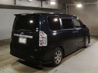 TOYOTA VOXY 2009