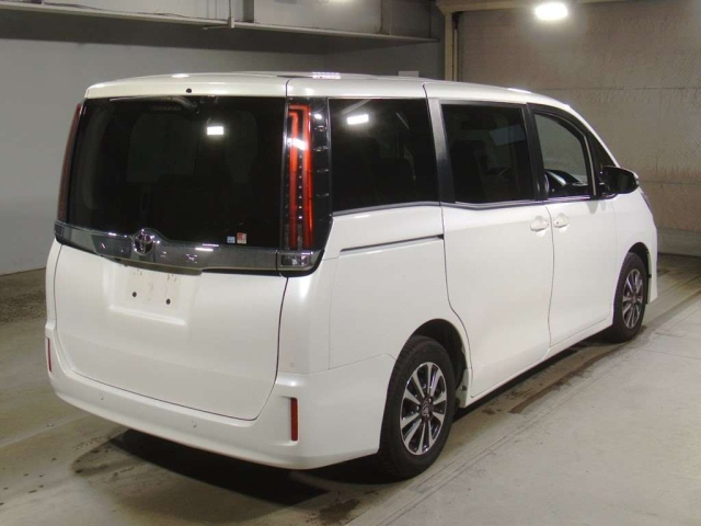 TOYOTA NOAH 2021