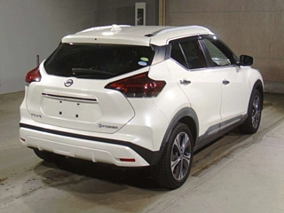 NISSAN KIX 2020