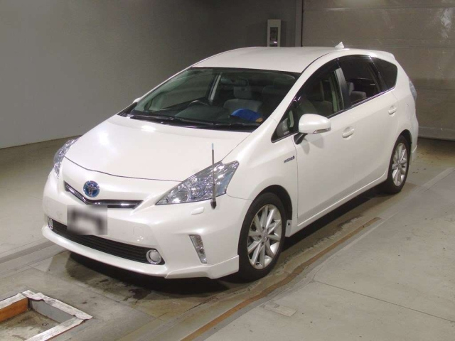TOYOTA PRIUS ALPHA 2012