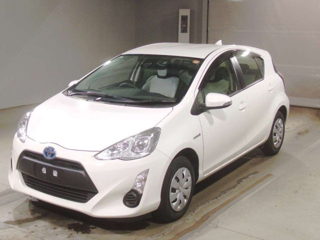TOYOTA AQUA 2017