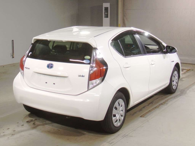 TOYOTA AQUA 2017