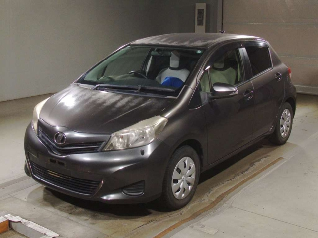 TOYOTA VITZ 2012