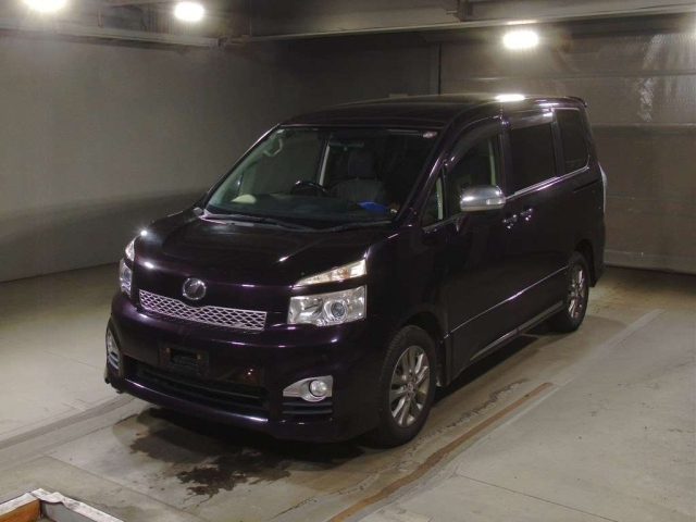 TOYOTA VOXY 2012