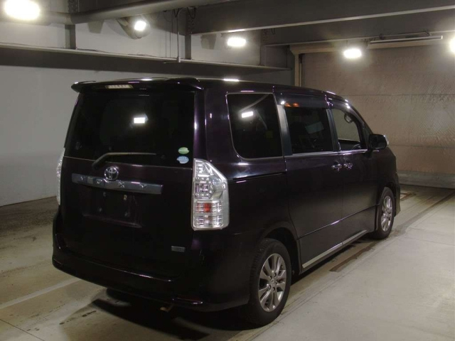 TOYOTA VOXY 2012