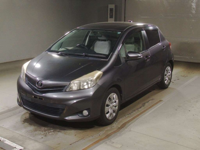 TOYOTA VITZ 2011