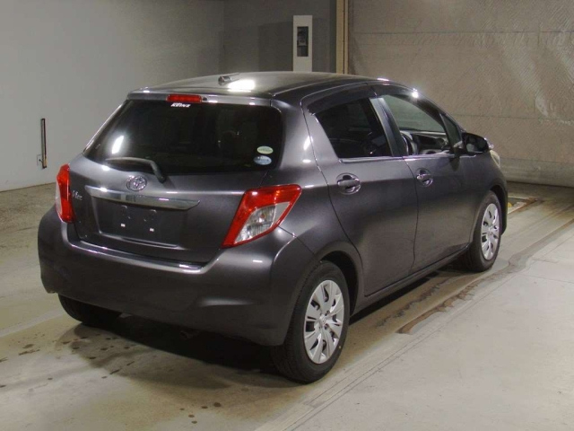 TOYOTA VITZ 2011