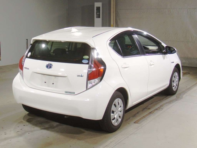 TOYOTA AQUA 2016
