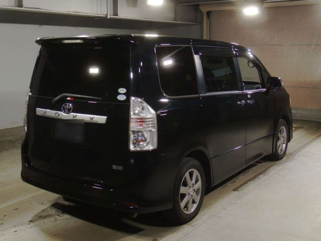 TOYOTA VOXY 2009