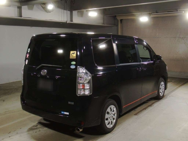 TOYOTA VOXY 2013