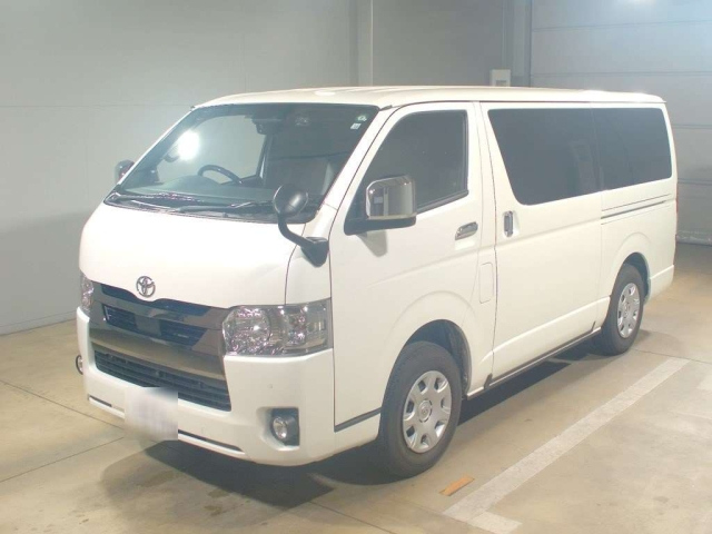 TOYOTA HIACE VAN 2020