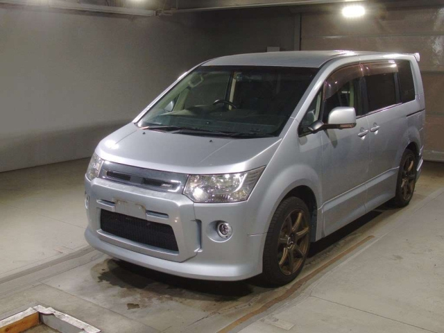 MITSUBISHI DELICA D5 2012