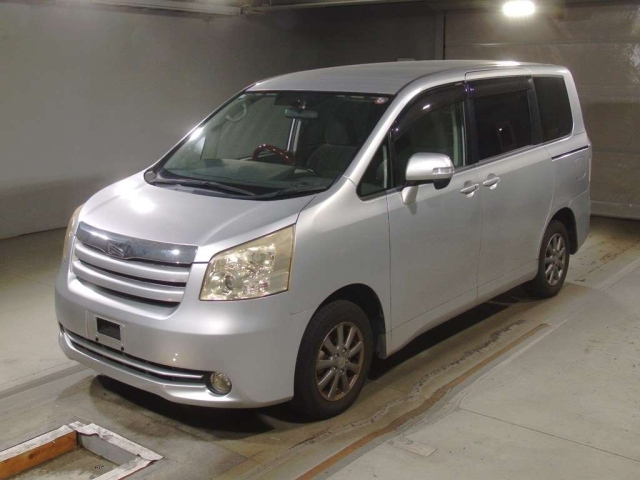 TOYOTA NOAH 2008