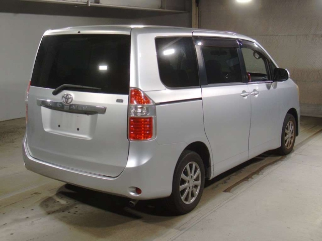 TOYOTA NOAH 2008
