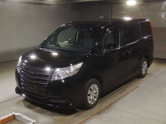 TOYOTA NOAH 2015
