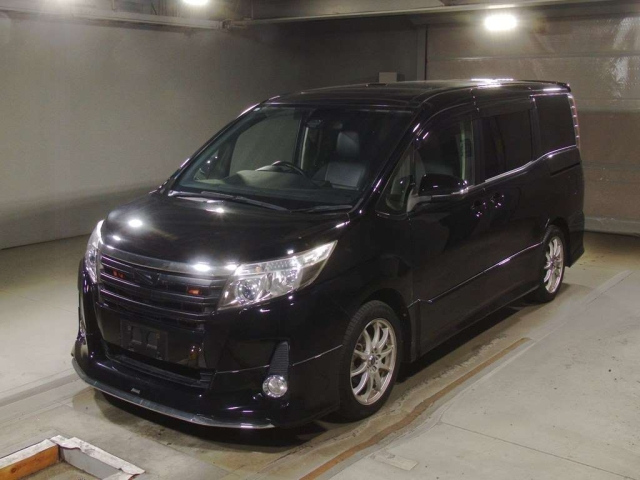 TOYOTA NOAH 2016