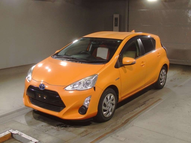 TOYOTA AQUA 2015