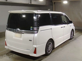 TOYOTA VOXY 2018