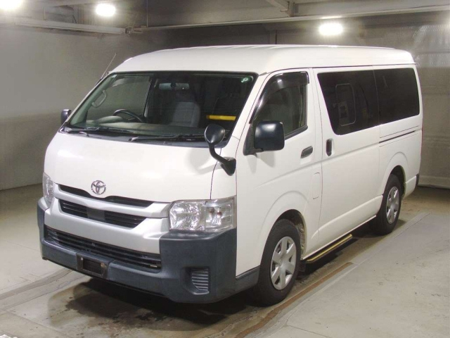 TOYOTA HIACE 2020