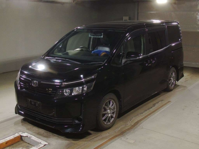 TOYOTA VOXY 2014
