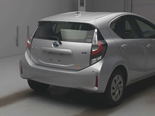 TOYOTA AQUA NHP10