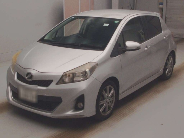 TOYOTA VITZ 2011