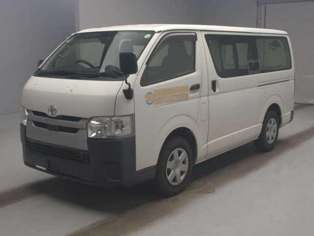 TOYOTA HIACE VAN 2018