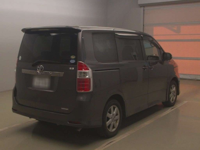 TOYOTA NOAH 2009