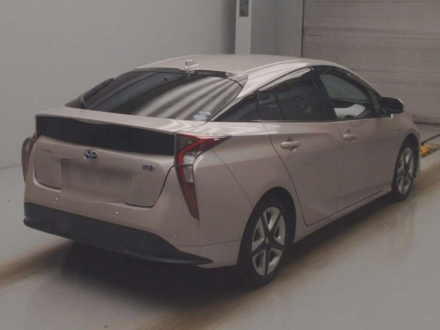 TOYOTA PRIUS 2016