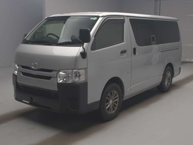 TOYOTA HIACE VAN 2019