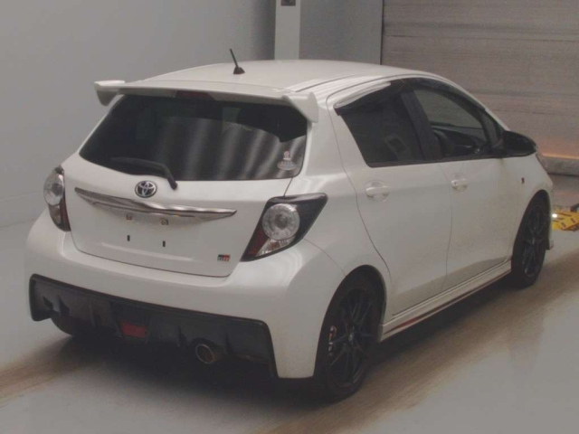 TOYOTA VITZ 2018